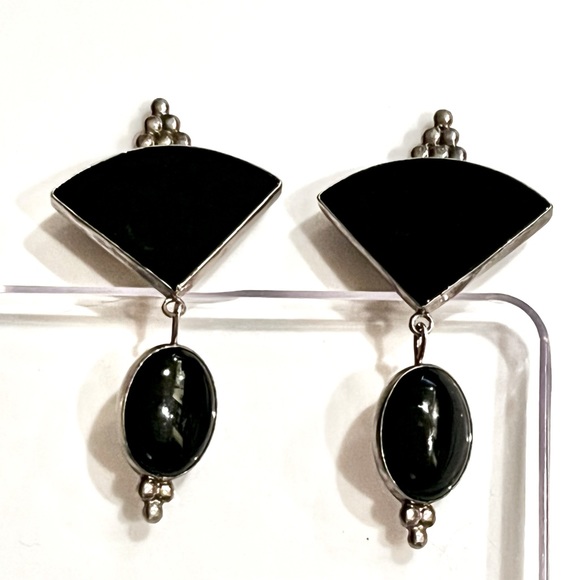 Signed - Sam Lovato, Santa Domingo. Old Pawn Sterling Onyx clip back Earrings - Picture 1 of 9
